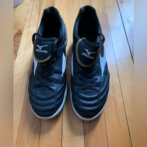 Mizuno soccer shoes for men